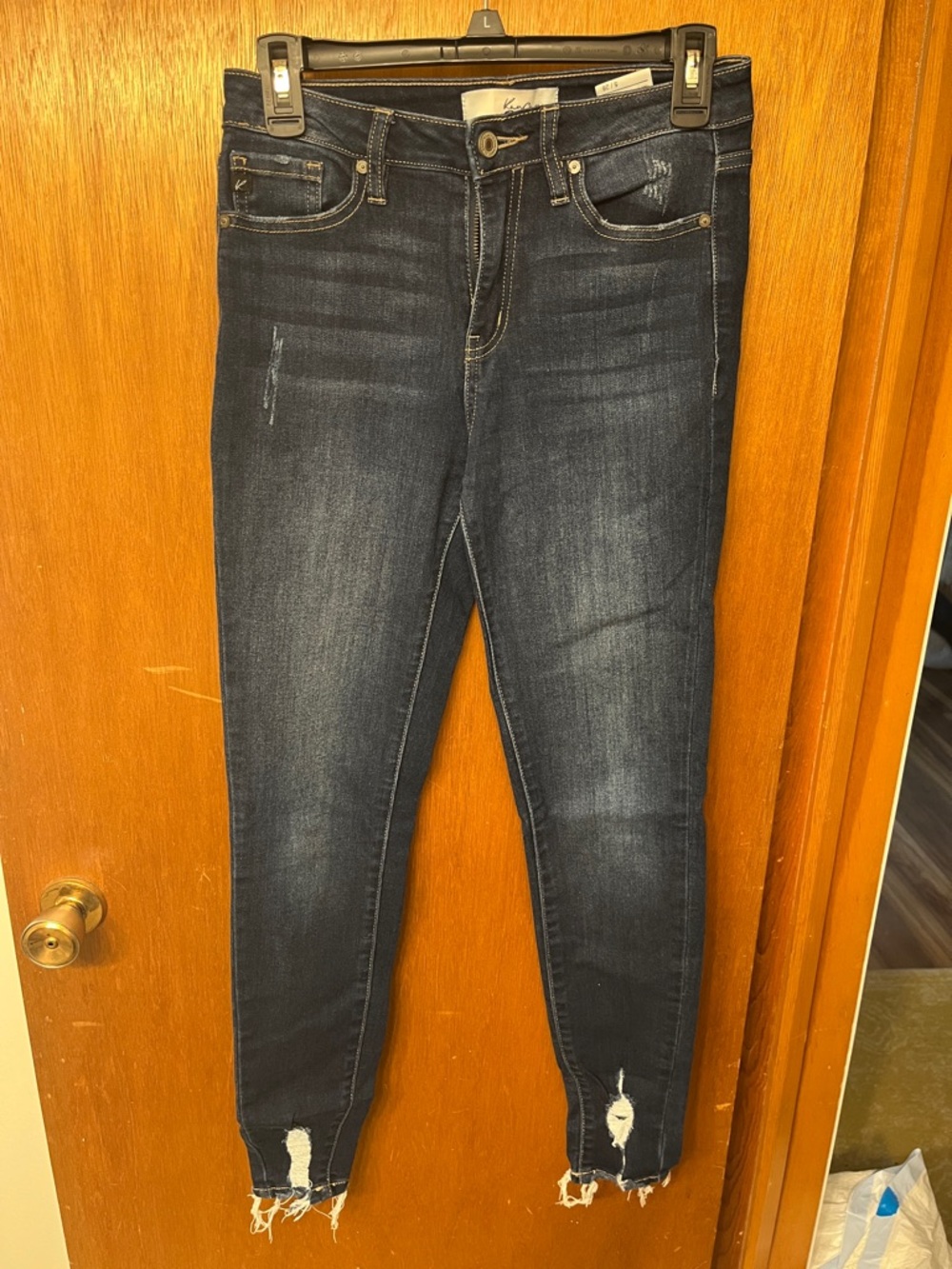 WOMENS KANCAN DARK BLUE
EXCELLENT CONDITION 
SZ 5/26
FULL LENGTH/DISTRESSED 
$10